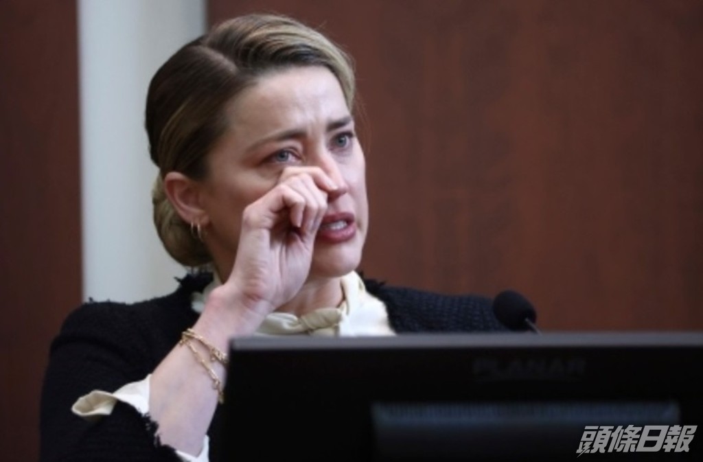 基斯洛克於棟篤笑中談及安柏赫特。